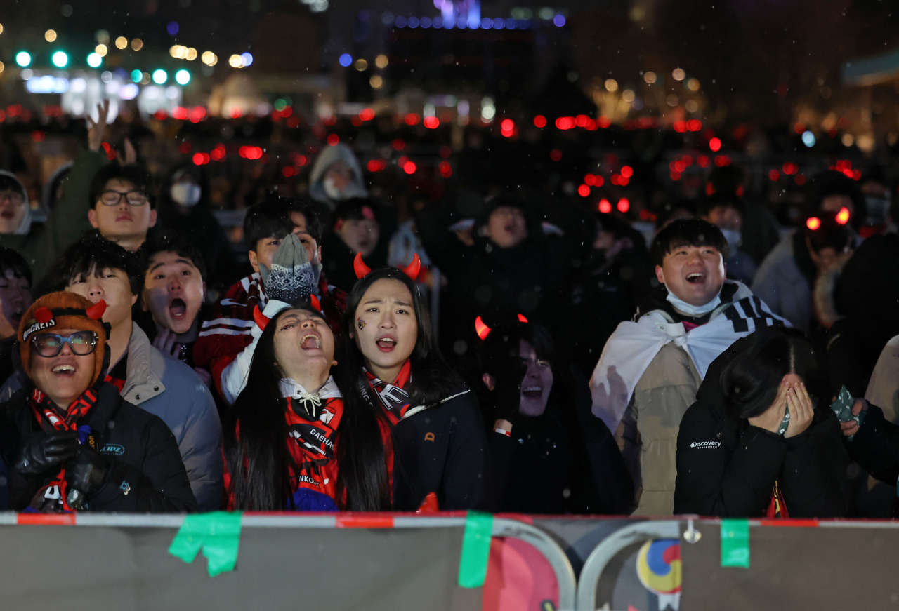 South Korean fans gathered at Gwanghwamun Plaza in Seoul react during the national team's match against Brazil in the FIFA World Cup Qatar 2022, early Tuesday morning. (Yonhap)