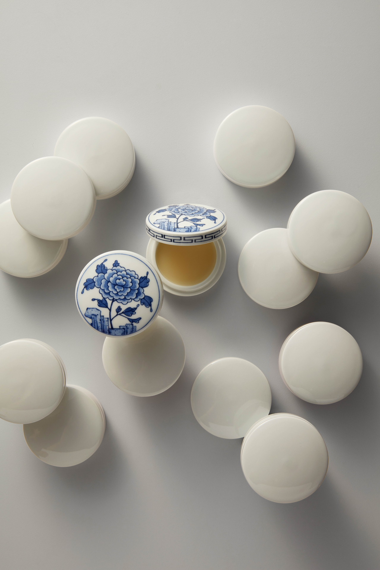 Miango, moisturizing balm from the “Princess Hwahyeop’s Porcelain Edition” (CHA)