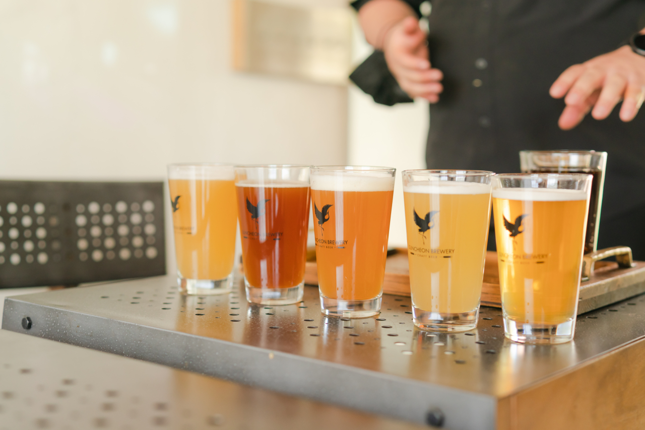 A craft beer brewing session is led by a Suncheon-based brand. (Suncheon Travel Durei)