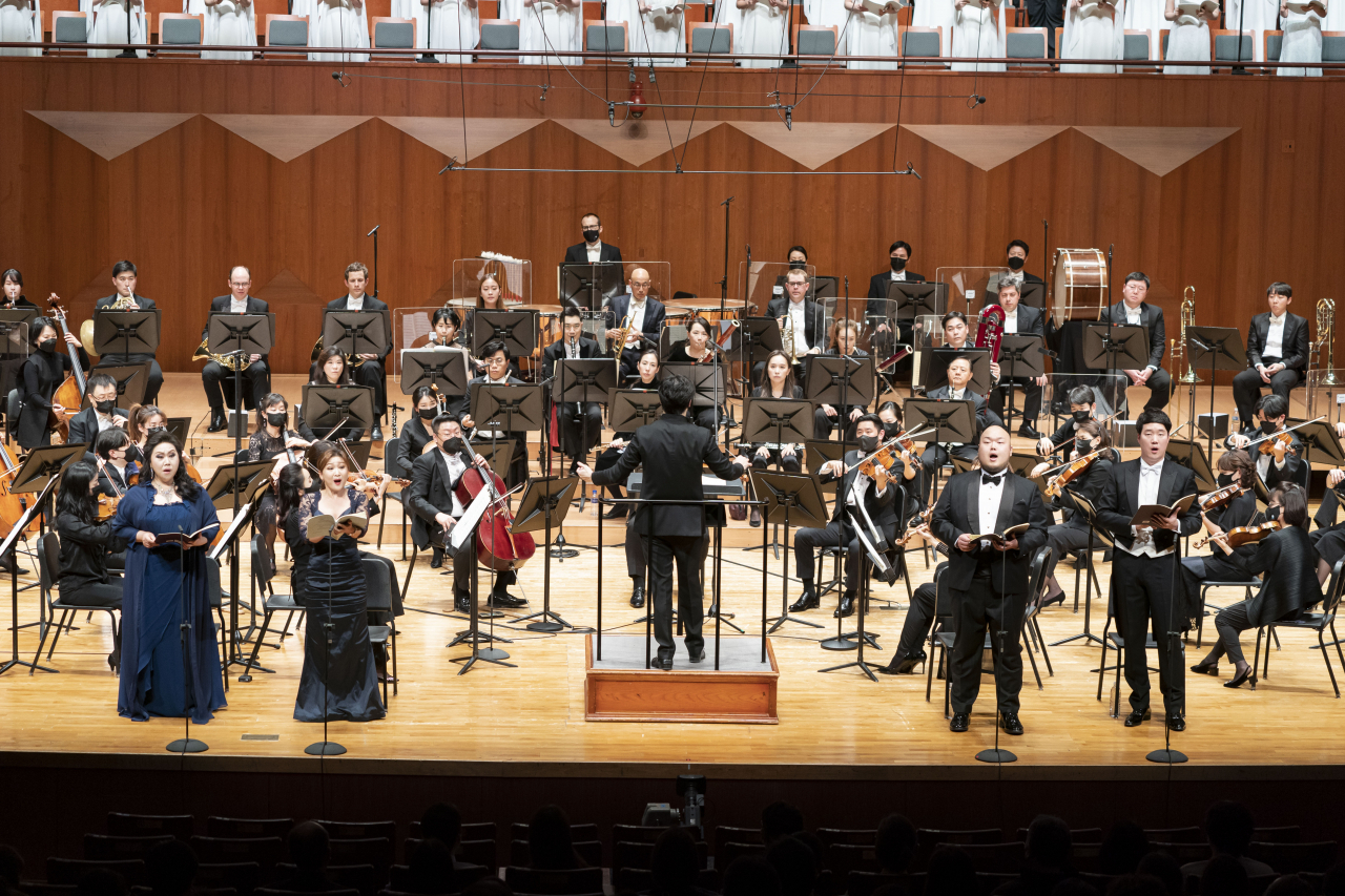 The Seoul Philharmonic Orchestra performs on Dec. 16, 2021. (SPO)