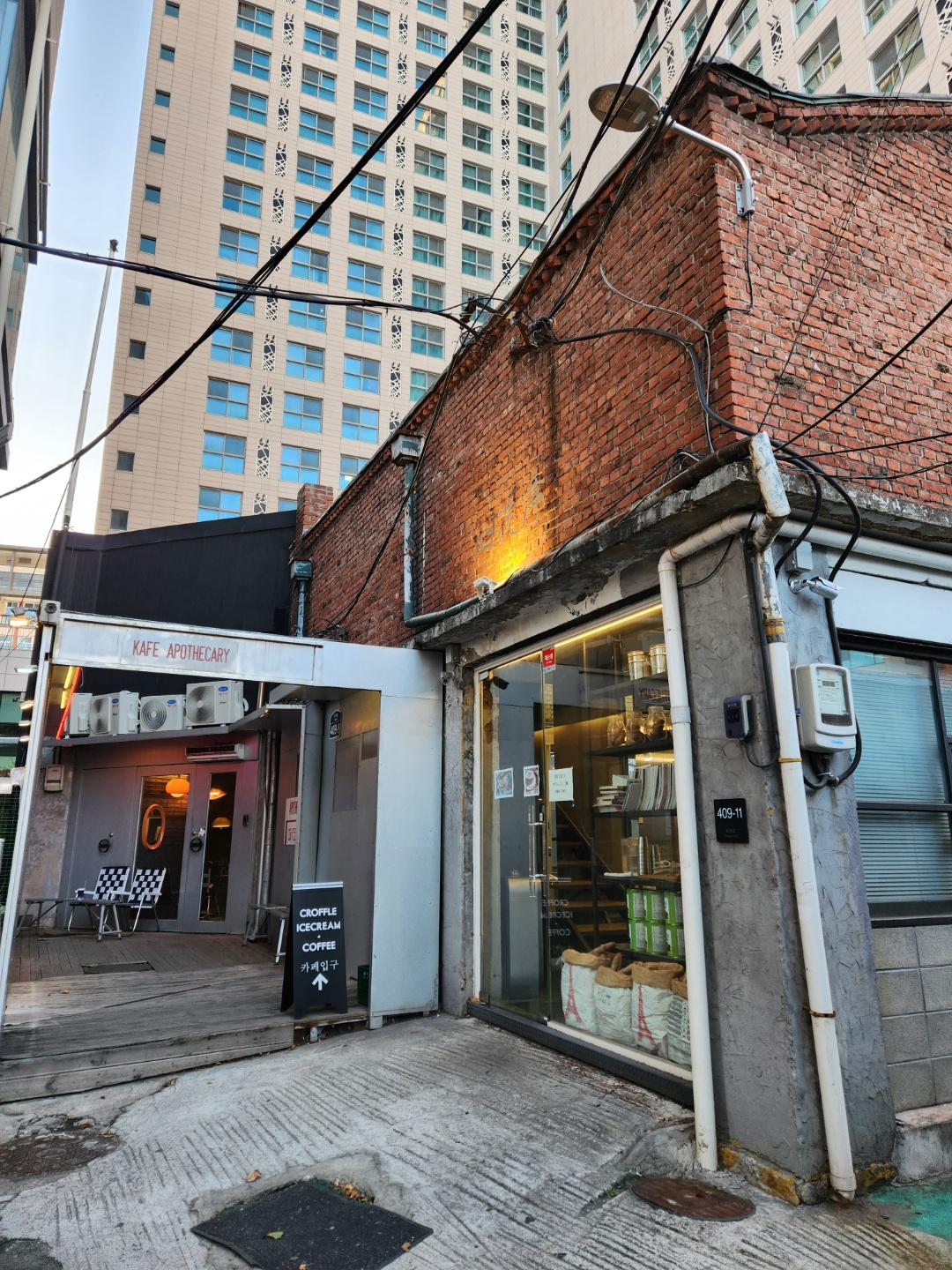 Bakery cafe Seshimjung is nestled in an old rice warehouse. (Choi Jae-hee / The Korea Herald)