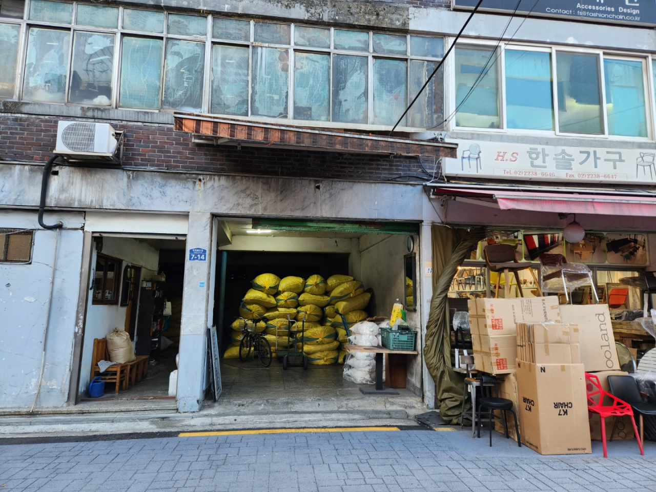 A storage filled with sacks of rice (Choi Jae-hee / The Korea Herald)