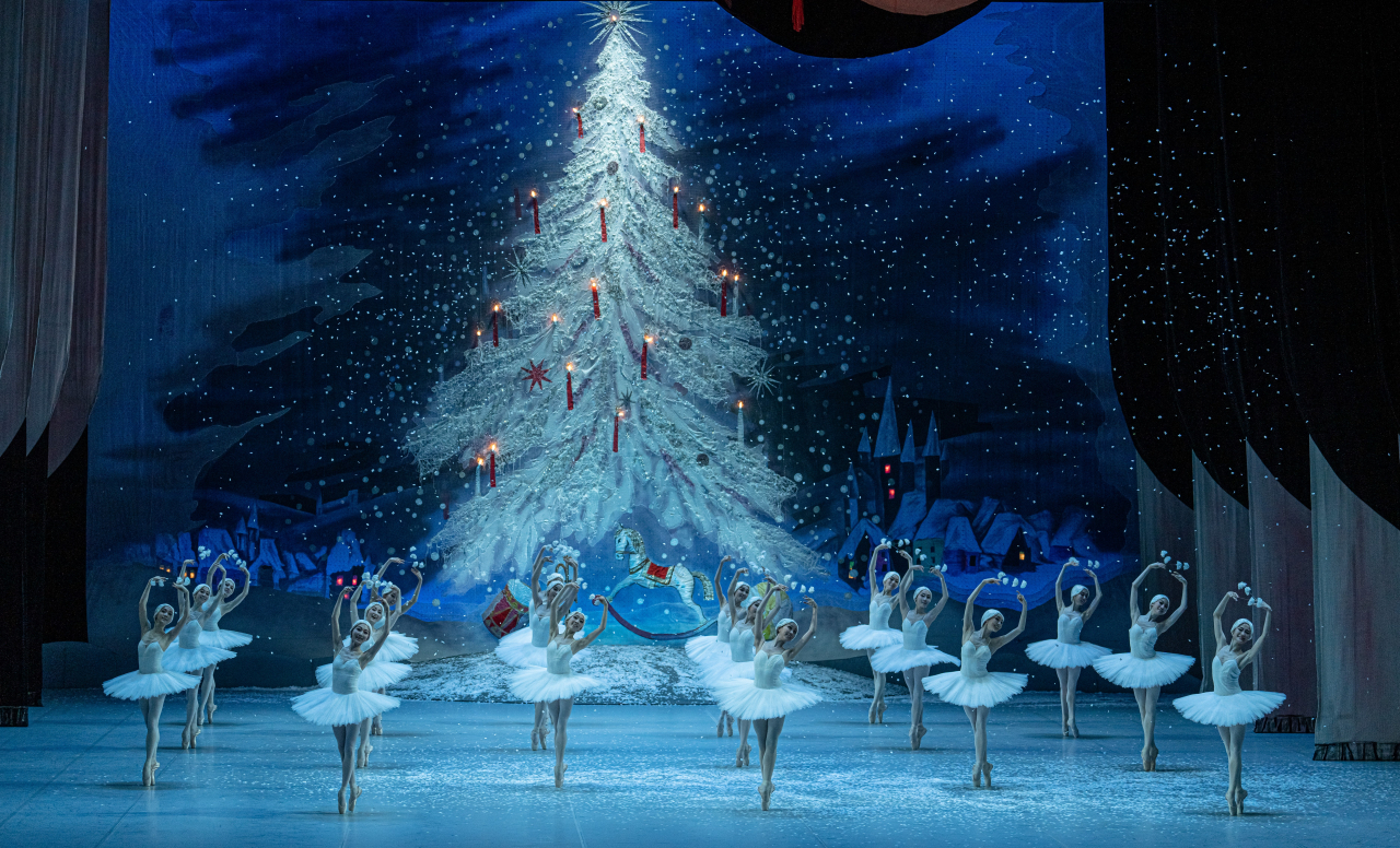 The Waltz of the Snowflakes in the Korean National Ballet’s production of “The Nutcracker.” (KNB)