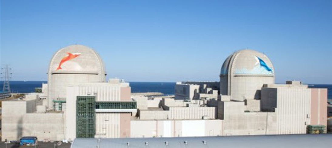 The<strong></strong> Shin-Hanul No. 1 and 2 nuclear reactors at Uljin, 330 kilometers southeast of Seoul, are seen in this undated file photo provided by North Gyeongsang Province. (Yonhap)