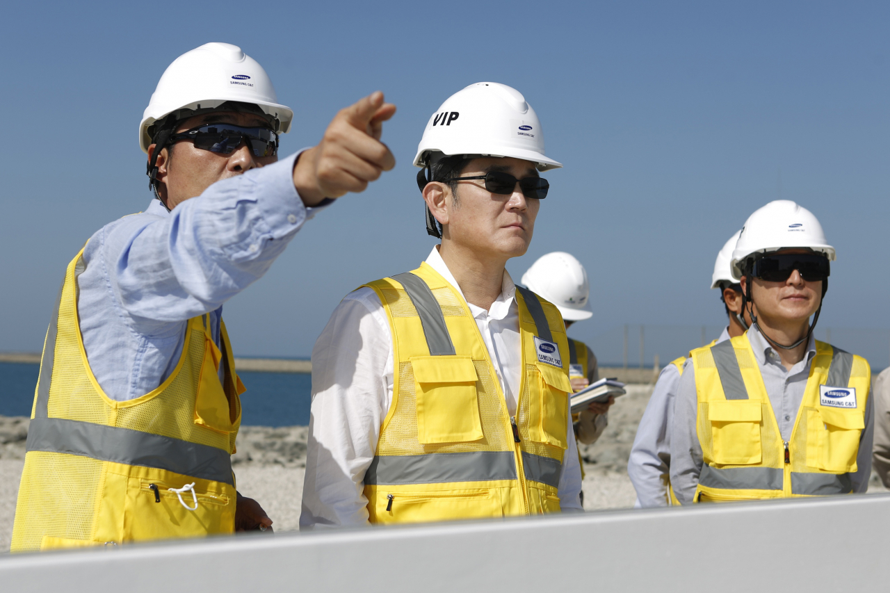 A photo shows Samsung Electronics Chairman Lee Jae-Yong at the construction site of the Barakah nuclear power plant located in Al Dhafra, Abu Dhabi, United Arab Emirates. (Yonhap)