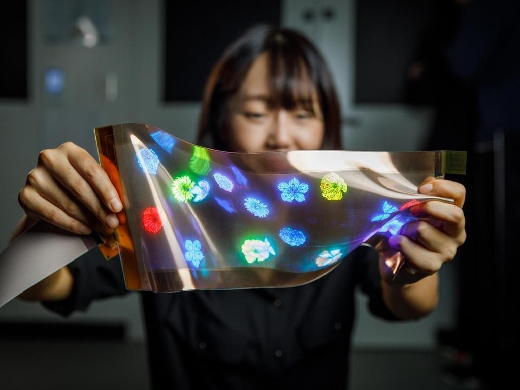 LG Display Co.'s new stretchable display is shown in the photo provided by the company on Nov. 8. (LG Display Co.)