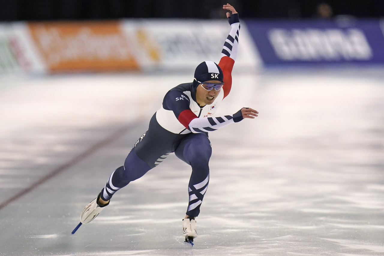In this USA Today Sports file photo via Reuters from Dec. 3, 2021, Kim Jun-ho of South Korea competes in the men's 500m during the International Skating Union Speed Skating World Cup at Utah Olympic Oval in Salt Lake City, Utah. (Reuters-Yonhap)