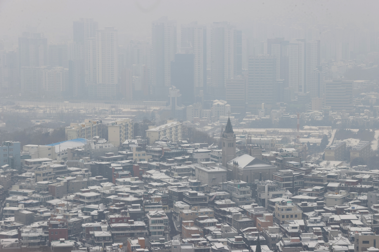 This photo shows a view of the Seoul city from Namsan, Wednesday. (Yonhap)