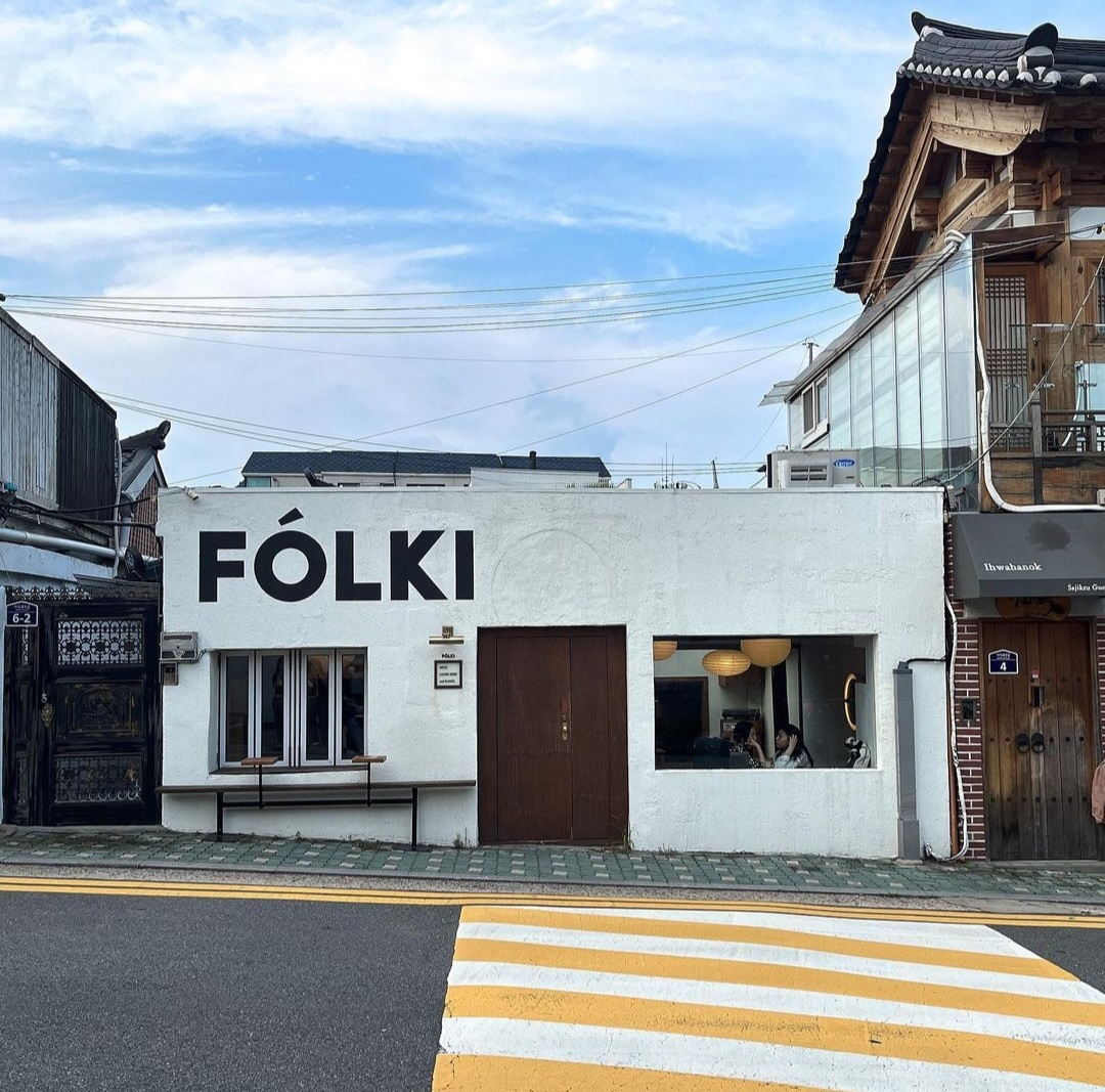Folki, a hanok cafe and leather craft shop in northern Seoul (Folki)