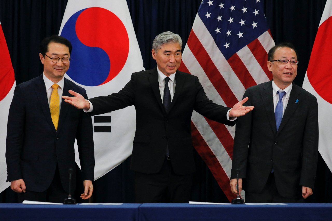 The chief nuclear envoys from South Korea (far left), the US (center) and Japan meet to discuss North Korea at the US Embassy in Jakarta, Indonesia on Dec. 13, 2022. (Reuters-Yonhap)