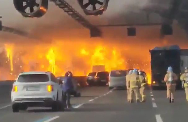 This photo provided by a third party shows a fire that engulfed a soundproof tunnel on the Second Gyeongin Expressway on Thursday. (Yonhap)