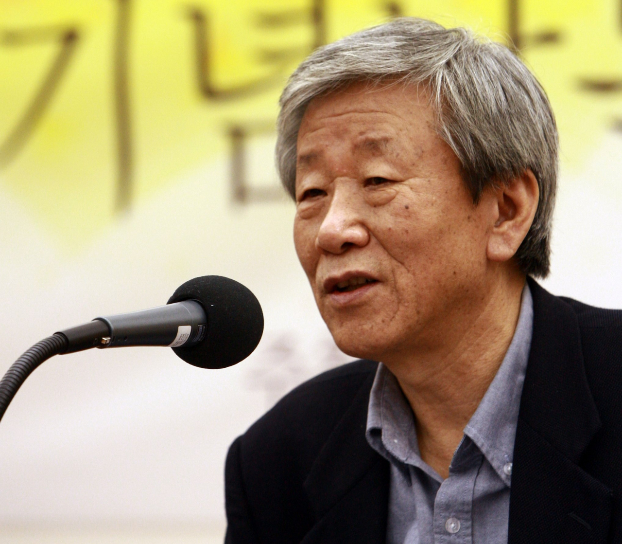 Cho Se-hui speaks at a gathering commemorating the 30th anniversary of the publication of his book 
