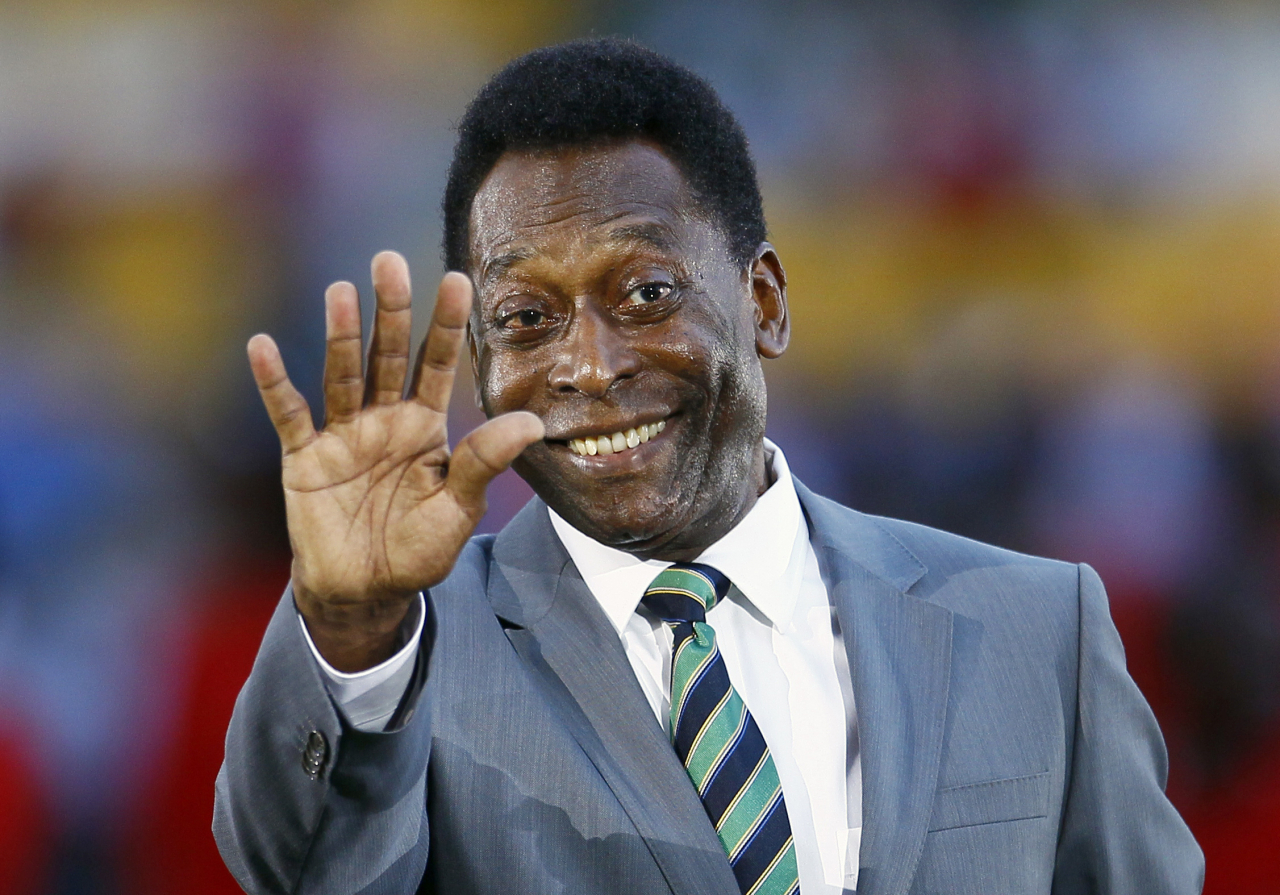 Brazilian soccer legend Pele waves prior to the African Cup of Nations final soccer match between Ivory Coast and Zambia at Stade de L'Amitie in Libreville, Gabon, Feb. 12, 2012. (AP)