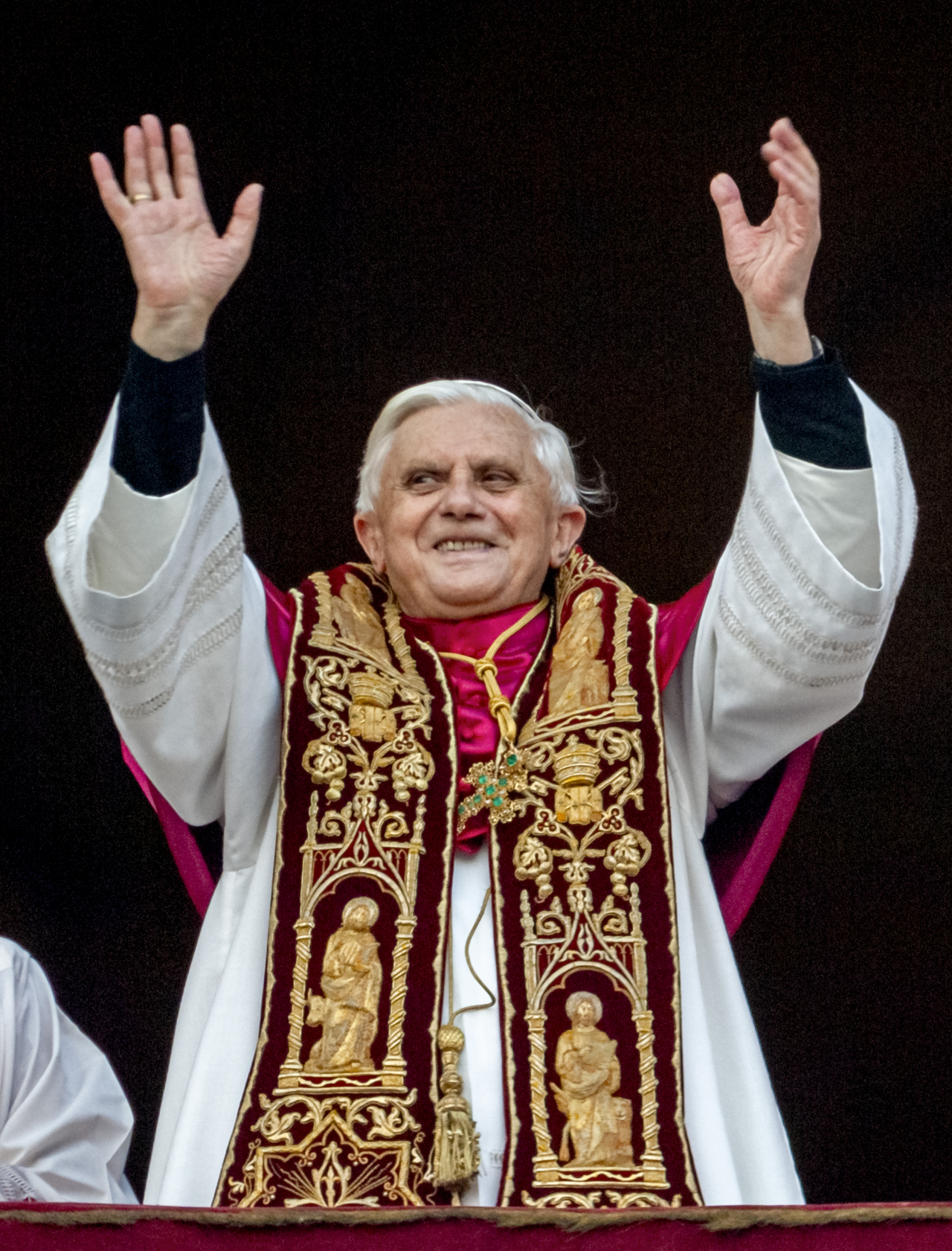 Pope Benedict XVI greets the crowd from the central balcony of St. Peter's Basilica at the Vatican on April 19, 2005, soon after his election. (AP-Yonhap)
