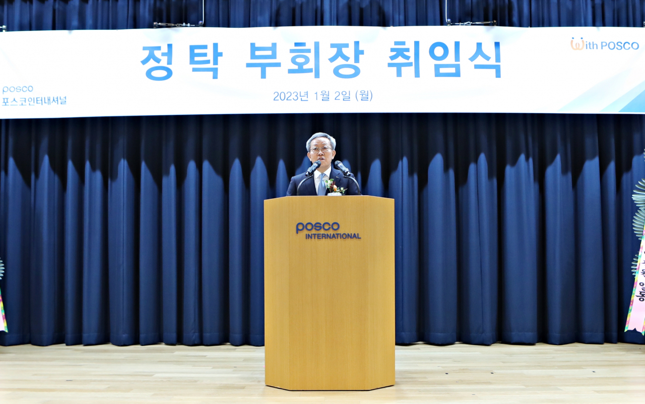 Posco International's new CEO Jeong delivers his inaugural address at the company's headquarters in Songdo-, Incheon, Monday. (Posco International)