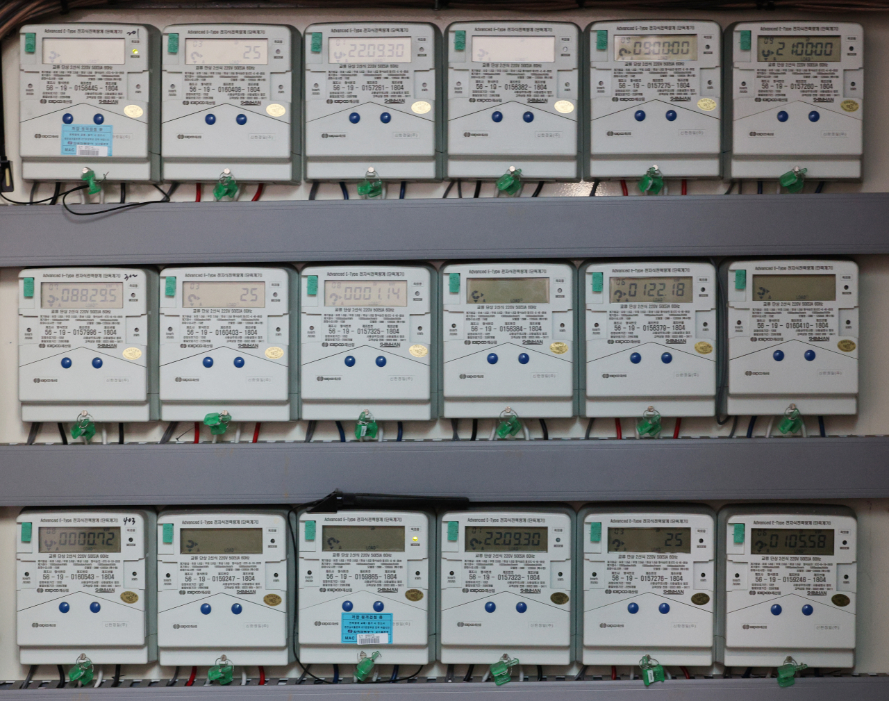 Electricity meter in a studio in central Seoul. (Yonhap)