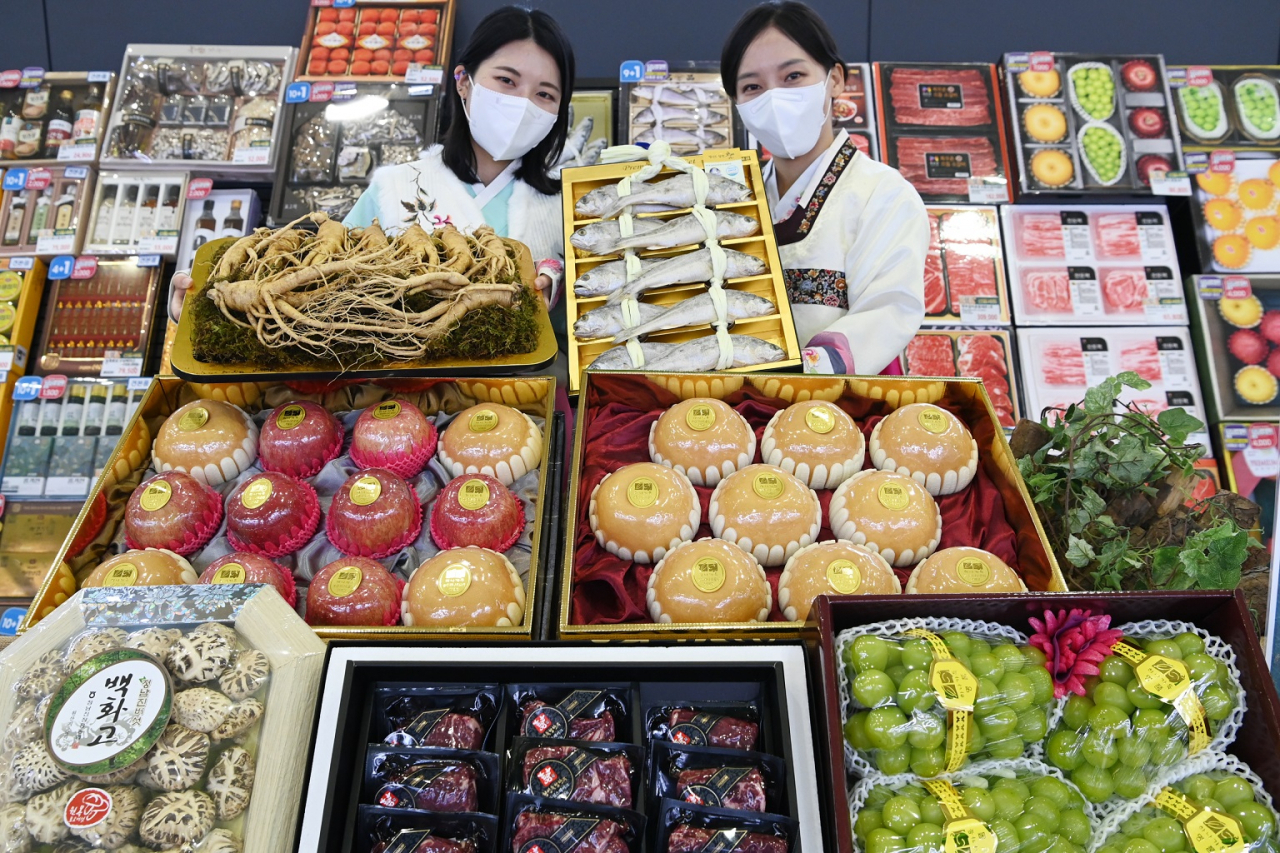 Models pose with gift packages composed of agricultural products for the Lunar New Year, in this file photo released last Tuesday. (NH Nonghyup Hanaro Mart)