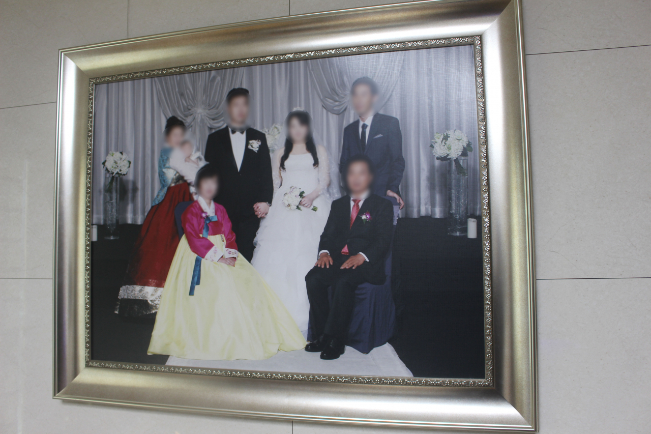 The family photos of Jeon, a 66-year-old victim who died in a fire at a soundproof tunnel on a highway in Gwacheon, Gyeonggi Province, last Thursday. (Yoon Min-sik/The Korea Herald)