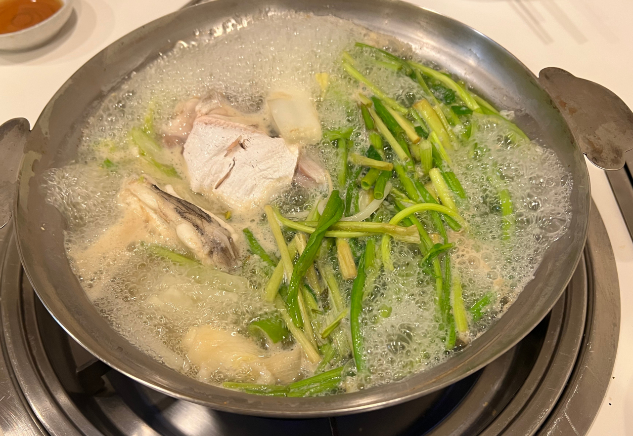 Boktang, blowfish soup (Kim Hae-yeon/The Korea Herald)