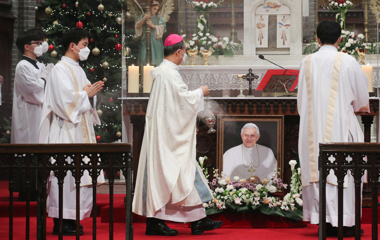 A Mass is held in memory of late Pope Benedict XVI at Myeongdong Cathedral in Seoul on Jan. 7, 2023. (Yonhap)