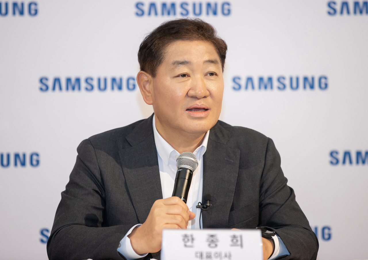 Samsung Electronics Vice Chairman and co-CEO Han Jong-hee speakes during a press briefing held on the sidelines of the CES trade show in Las Vegas, Friday. (Samsung Electronics)