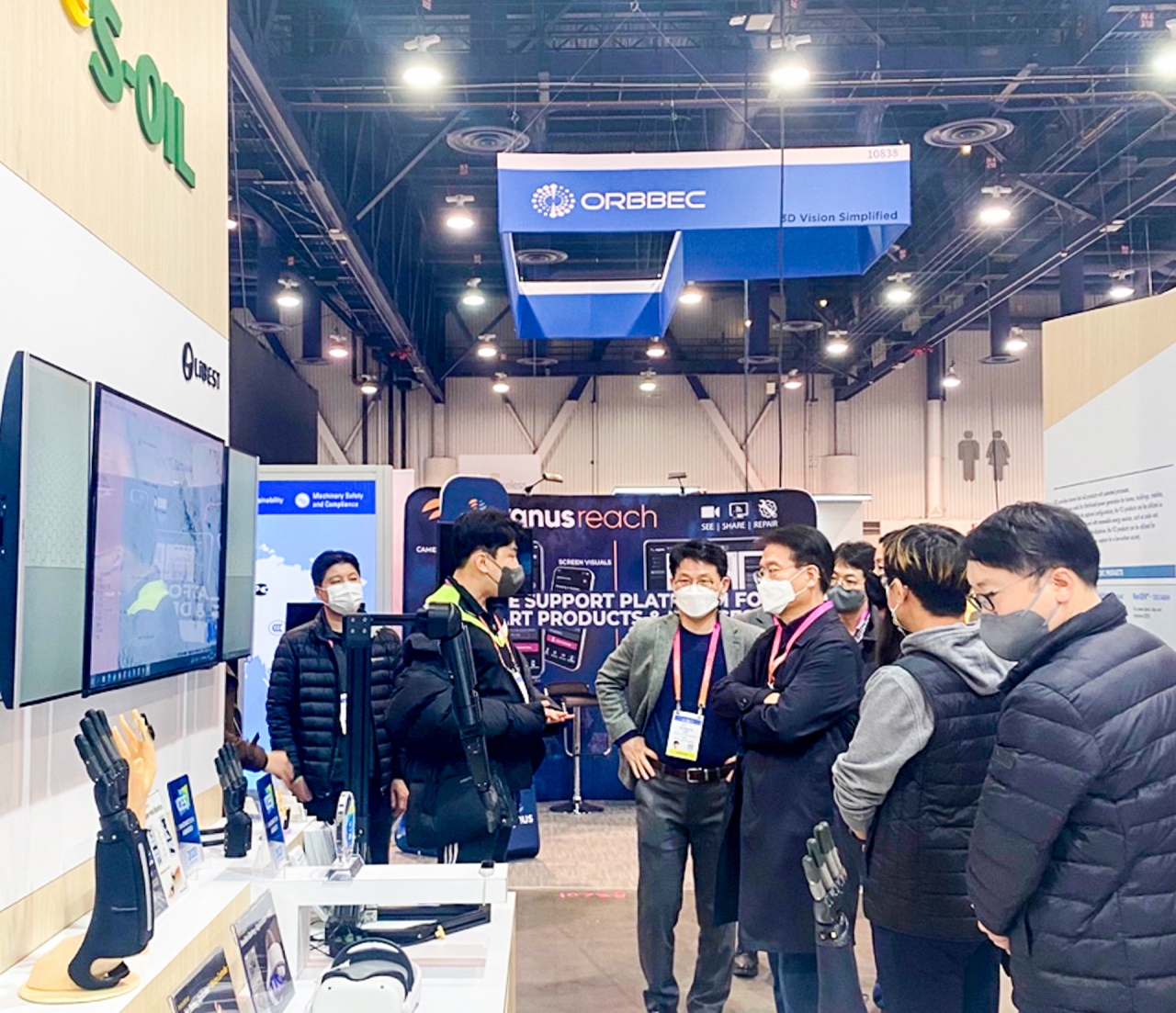 S-Oil President Ryu Yul (third from right) visits CES 2023’s S-Oil booth for the presentation of venture companies’ products that were supported by S-Oil. (S-Oil)