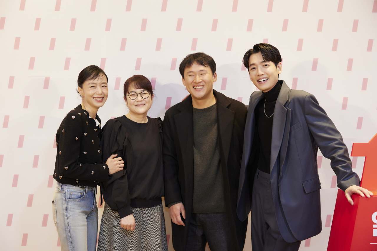 From left: Actor Jeon Do-yeon, screenwriter Yang Hee-seung, director Yoo Je-won and actor Jung Kyung-ho pose for photos before an online press conference Monday. (tvN)