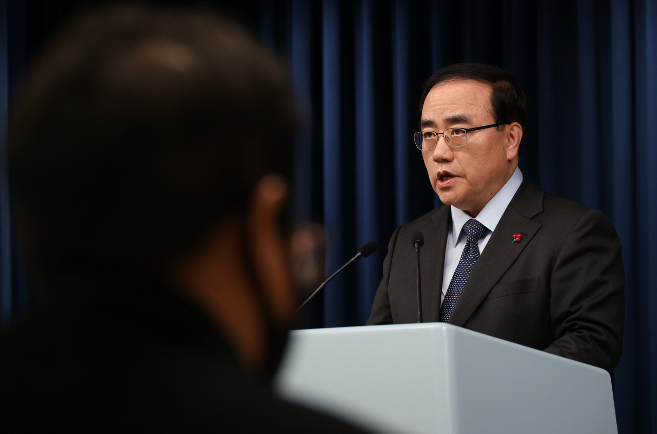National Security Advisor Kim Sung-han speaks at a press briefing on Tuesday afternoon. (Yonhap)