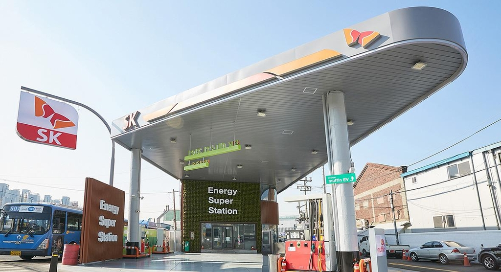 This photo shows SK Bakmi Gas Station, the first energy super station built by SK Energy in Seoul's southwestern district of Geumcheon. (SK Innovation)