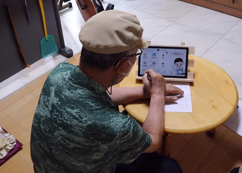 This photo shows a man using a Hyodol smart notebook (Yonhap)
