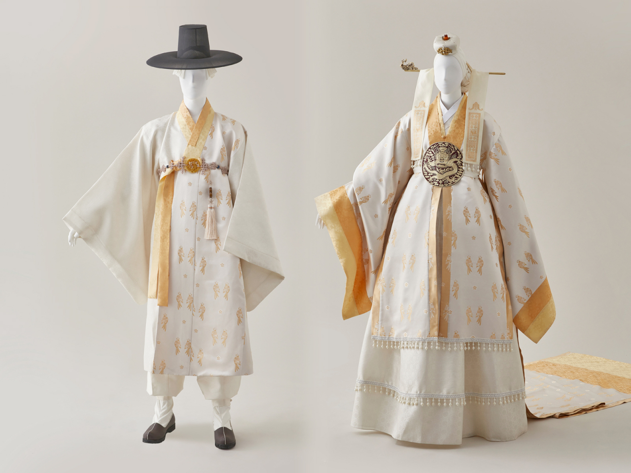 Hanbok by designer Cho Eun-ah (Korea Craft & Design Foundation)