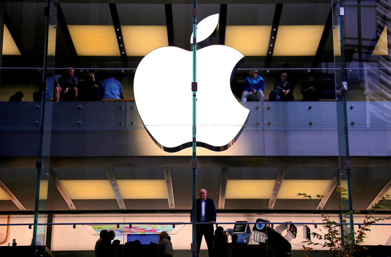 The Apple logo is seen at an Apple store located in central Sydney. (Reuters-Yonhap)