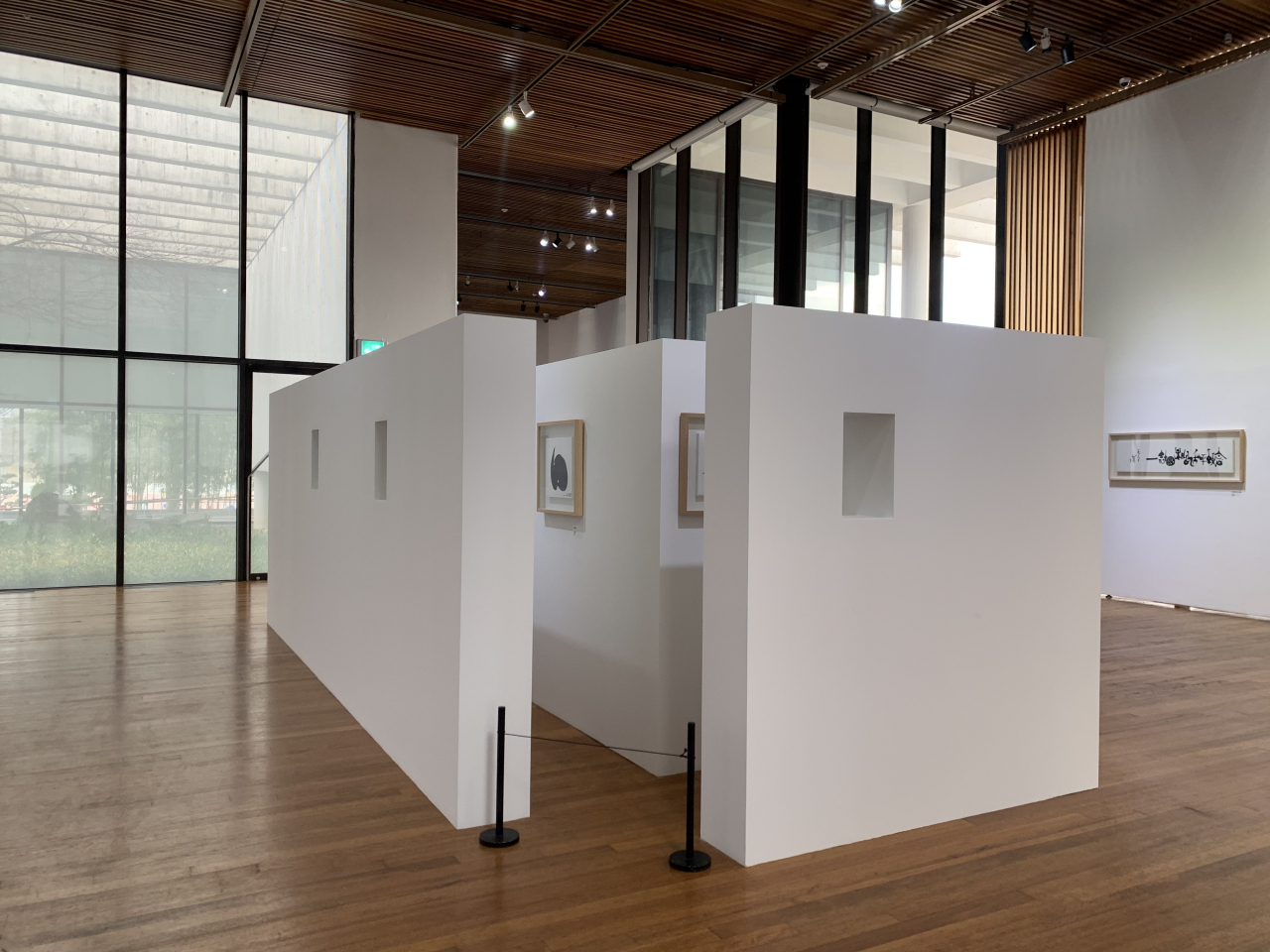 An installation of works at the exhibition is a reminder of the artist's imprisonment in the late 1960s. (Lee Ungno Museum)