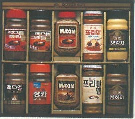 Maxwell Coffee set in the 1970s. (Dongsuh Food Corporation)