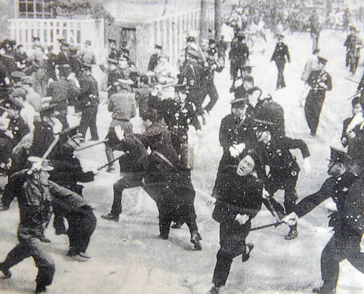 This undated photo shows the anti-government protestors and police during the April 19 Revolution in 1960. / The Korea Herald