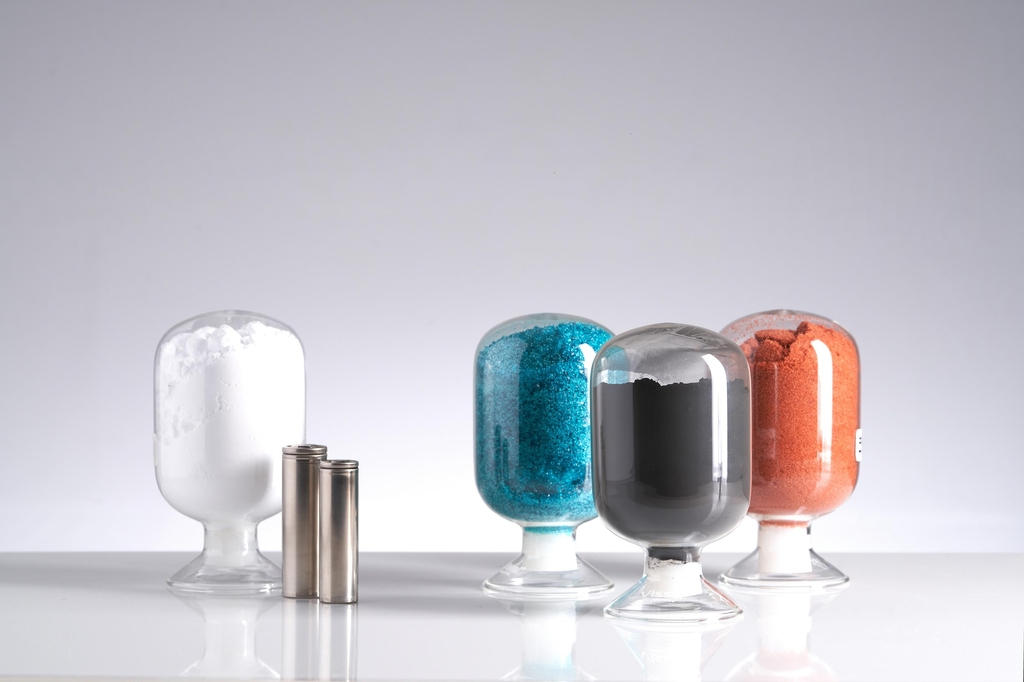 Samples of lithium, cylindrical batteries, nickel, cathodes and cobalt (from left to right) are shown in this photo provided on Thursday (Posco Chemical )