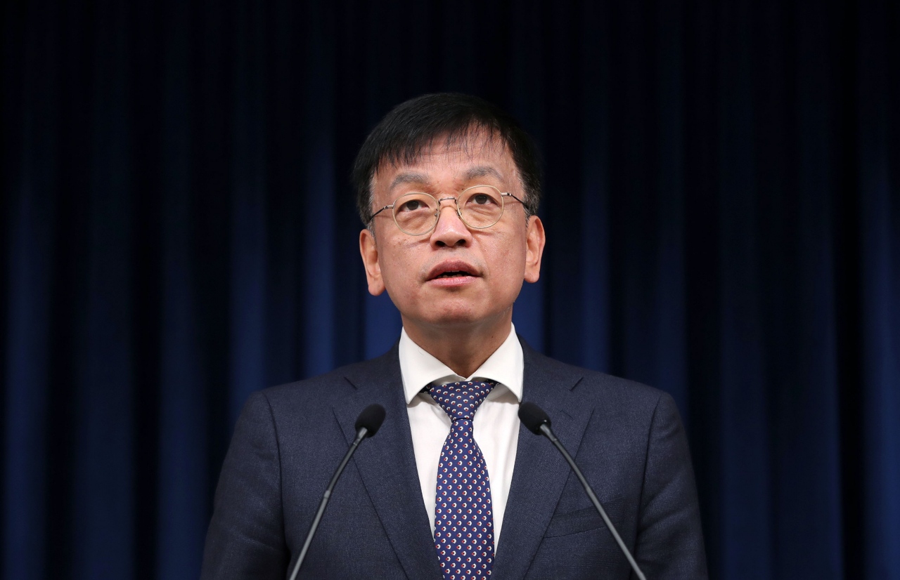 President Yoon Suk Yeol’s economic secretary Choi Sang-mok speaks at a press briefing at the presidential office in Seoul on Thursday. (Yonhap)