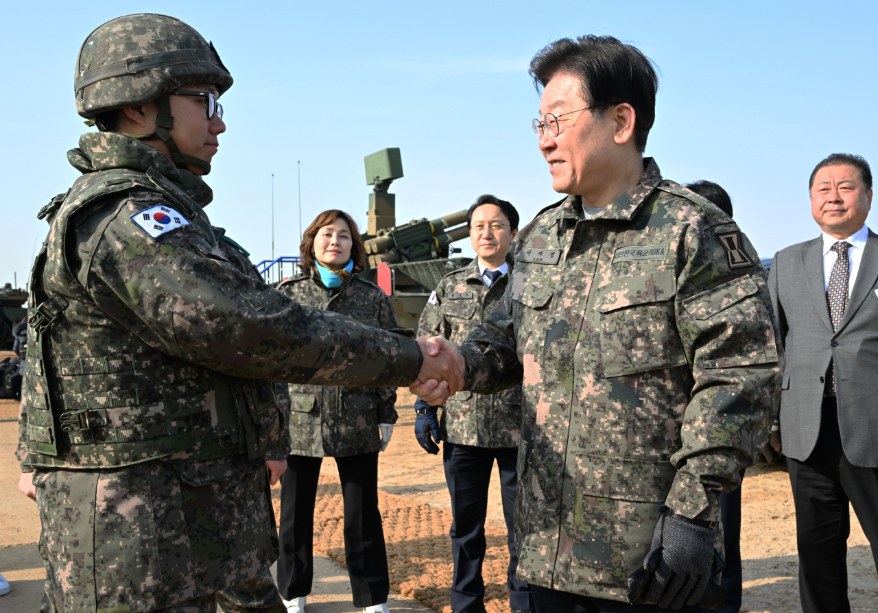 Democratic Party of Korea leader Rep. Lee Jae-myung visits an air defense unit in Paju, Gyeonggi Province, on Jan. 19. The unit in Paju was first to detect the North Korean drone that flew over South Korean airspace last month. (Yonhap)