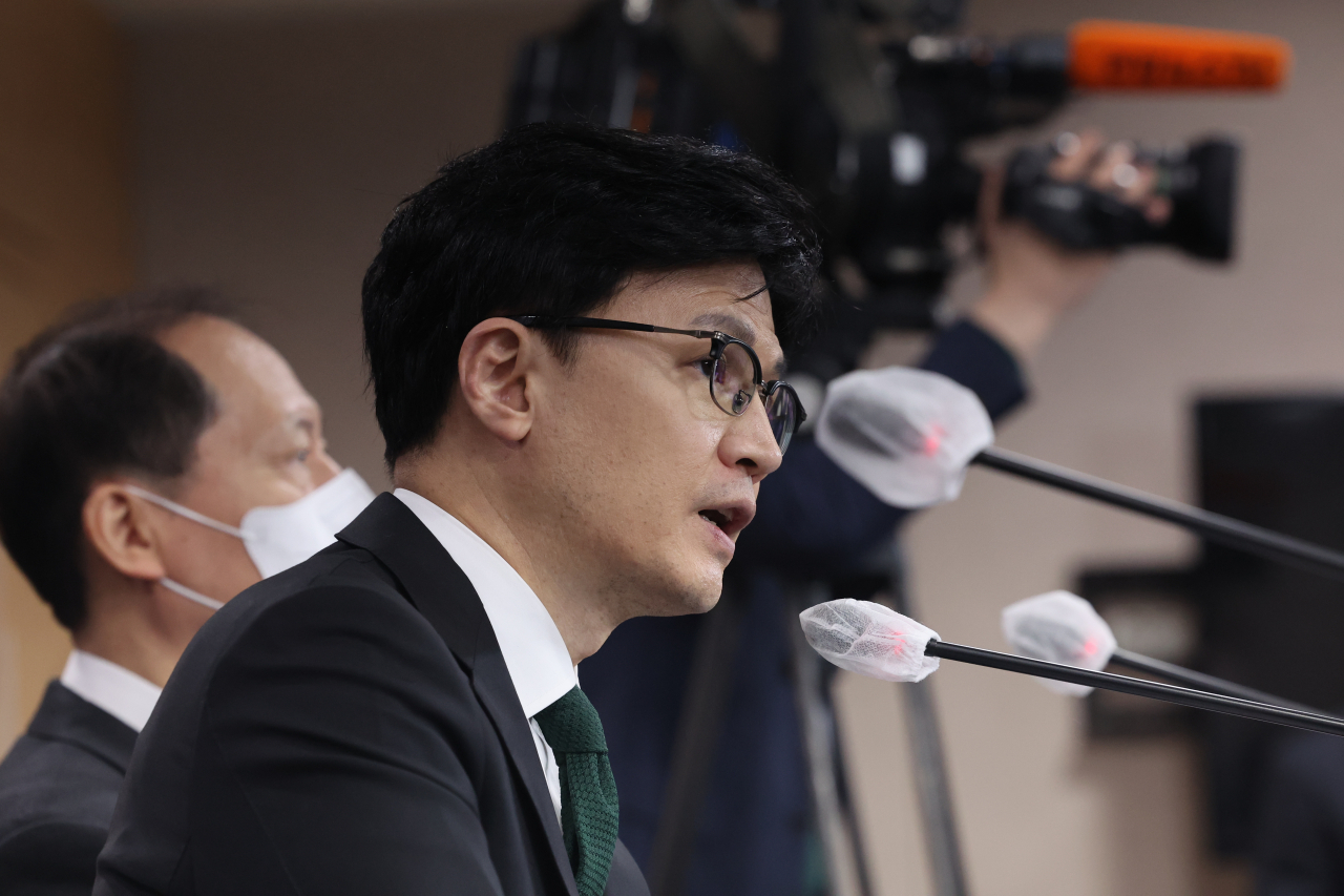 Justice Minister Han Dong-hoon speaks during the press briefing held after the meeting with the President Yoon Suk Yeol, Government Complex-Seoul, Thursday. (Yonhap)