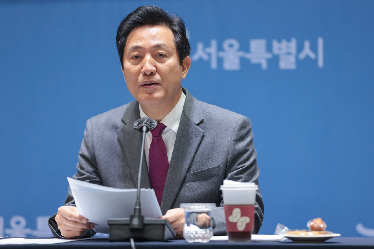 Seoul Mayor Oh Se-hoon speaks at a press conference held in Seoul City Hall in Jongno-gu, Seoul, Monday. (Yonhap)