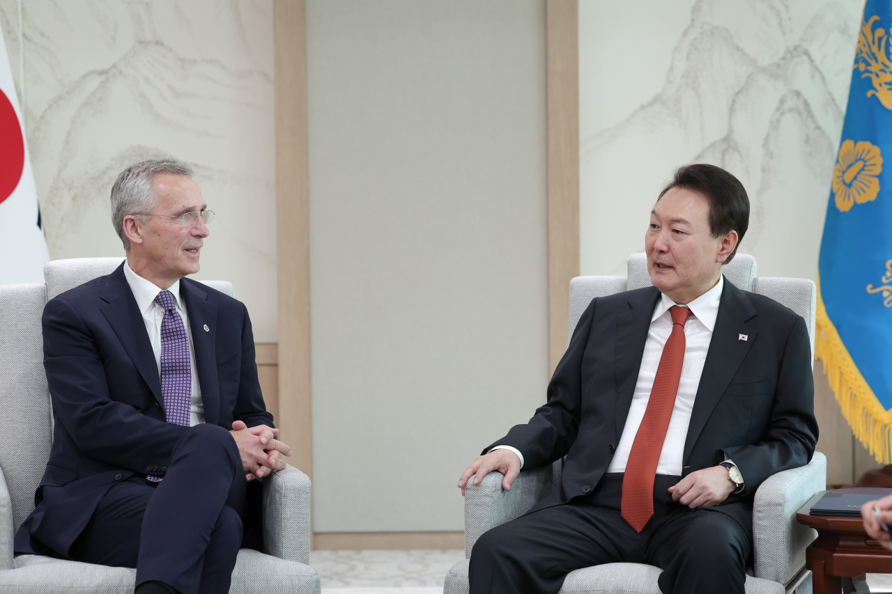 South Korean President Yoon Suk Yeol (R, back) talks with North Atlantic Treaty Organization Secretary General Jens Stoltenberg (L, back) during their meeting at the presidential office in Seoul on Jan. 30, 2023, in this photo provided by the office. (PHOTO NOT FOR SALE) (Yonhap)