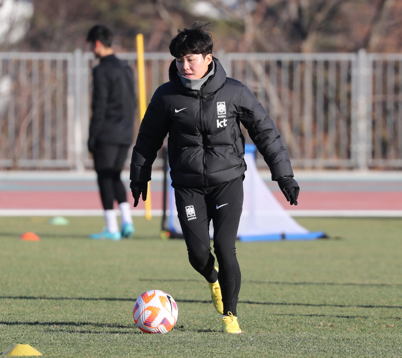 Ji So-yun, midfielder for the South Korean women's national football team, trains at Munsu Football Stadium in Ulsan, some 310 kilometers southeast of Seoul, on Monday. (Yonhap)