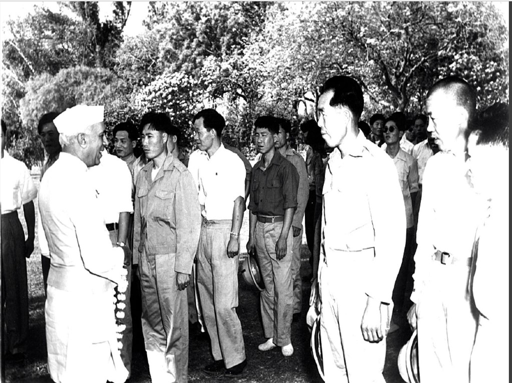 India’s first prime minister, Jawaharlal Nehru, welcoming Korean prisoners of war at his residence. (Indian Embassy in Seoul)