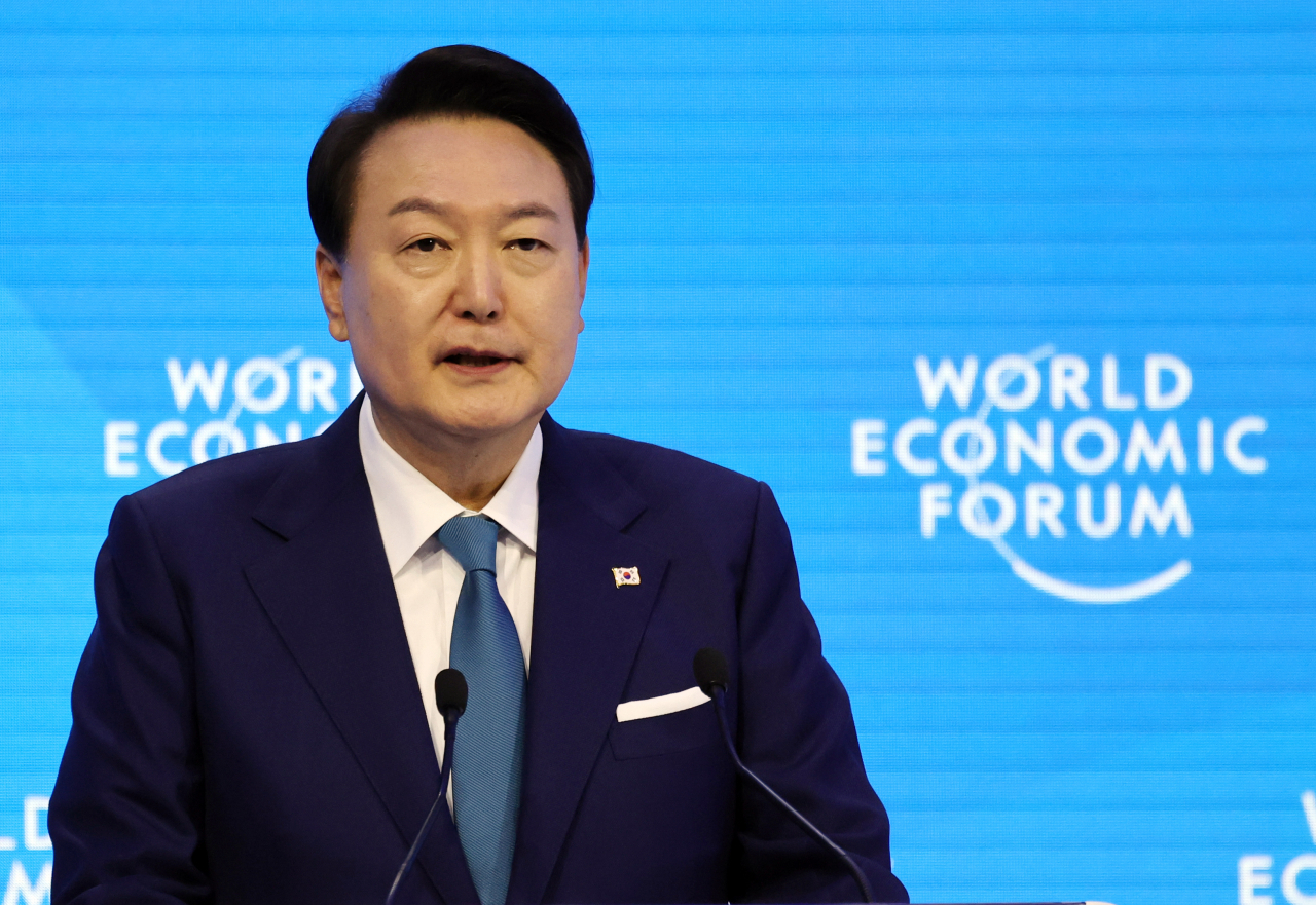 President Yoon Suk Yeol speaks at the World Economic Forum on Jan.19 in Switzerland. (Yonhap)