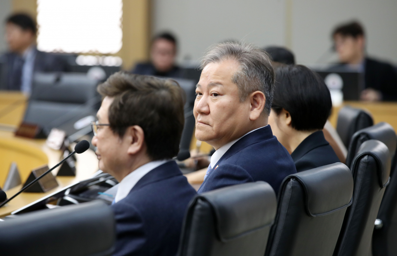 Interior and Safety Minister Lee Sang-min (second from left) is seen attending a Cabinet meeting in Sejong City Tuesday. (Yonhap)