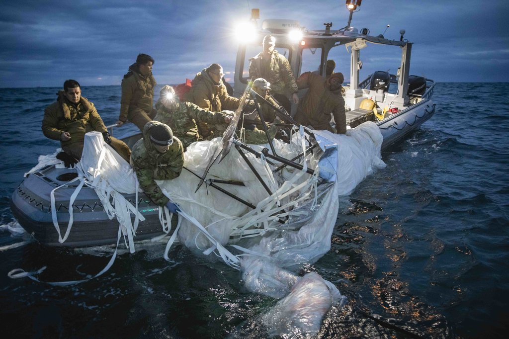 This photo shows the Navy's specialist explosives team hauling the debris of a suspected large Chinese surveillance balloon into a boat off the coast of Myrtle Beach, South Carolina, last Sunday. (US Navy)