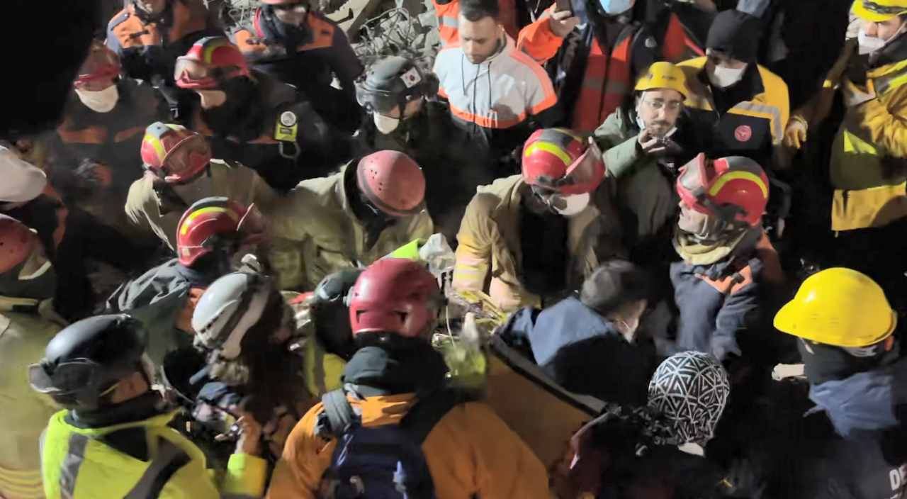 South Korea's disaster relief team, operating in quake-struck Turkey, is seen rescuing two more survivors, in cooperation with the local disaster relief team on Sunday (S.Korean disaster relief team)