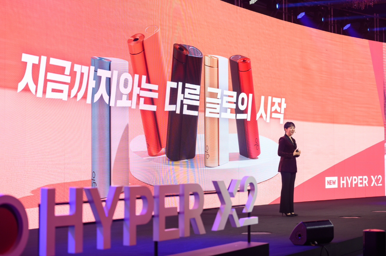 Kim Eun-ji, BAT Rothmans Country Manager, introduces BAT's Glo Hyper X2 at a launch event in central Seoul, Tuesday. (BAT Rothmans)
