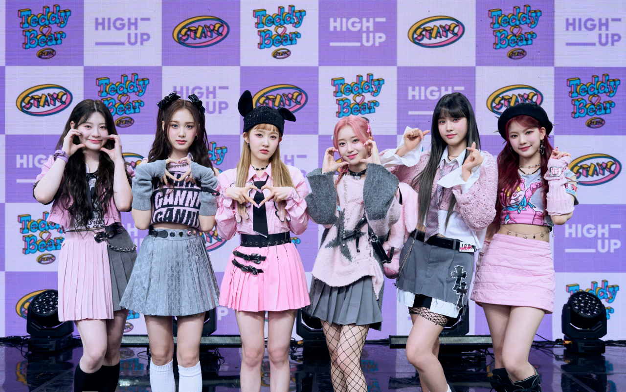 K-pop girl group StayC (Highup Entertainment)