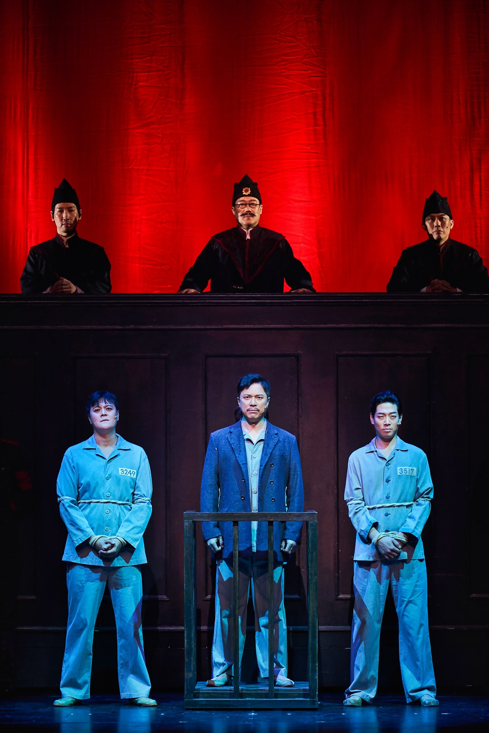 Musical actor Jung Sung-hwa (front center) performs as Ahn Jung-geun in 